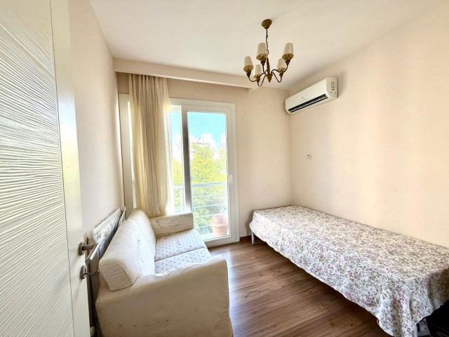 Girne Tam merkezde Satılık 2+1 Daire - Fotoğraf 3