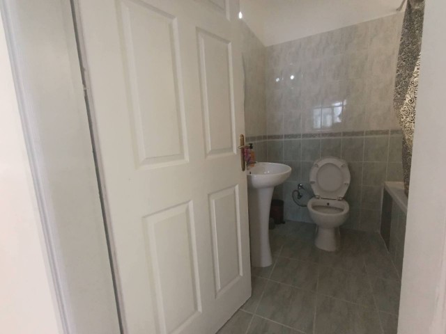 Girne merkez de Barış park Yeni Nusmar market yakını 2+1 Deniz manzaralı satılık penthouse
