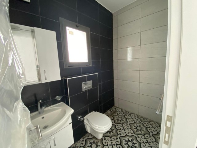 Girne Merkez'de yeni Asgariye hastanesi yakını Özel Teraslı Satılık 3+1 Villa!