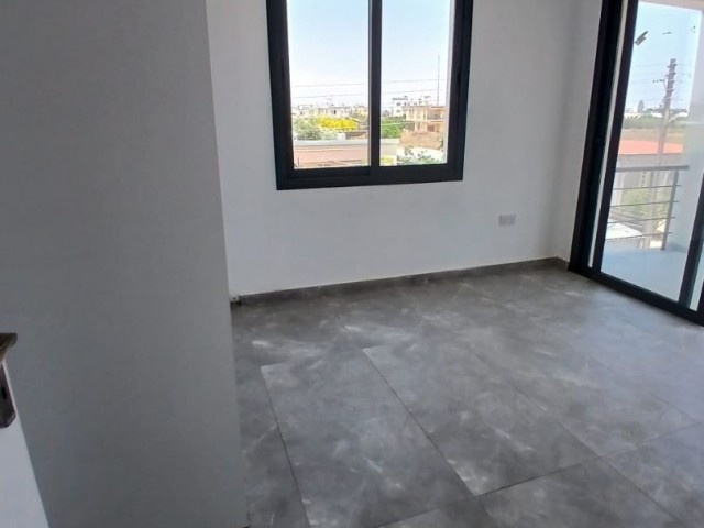 Gazimağusa Yeni Boğaziçi'nde Şehir Manzaralı, 2+1 Eşyasız Daire Satılık! - Fotoğraf 4