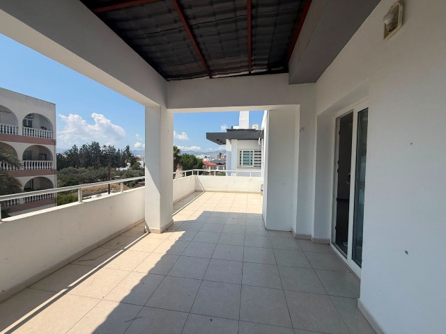 Küçük Kaymaklı'da Türk Koçanlı 2+1 Penthouse Satılık Daire
