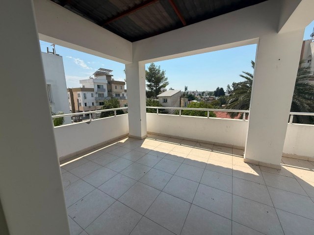 Küçük Kaymaklı'da Türk Koçanlı 2+1 Penthouse Satılık Daire - Fotoğraf 4