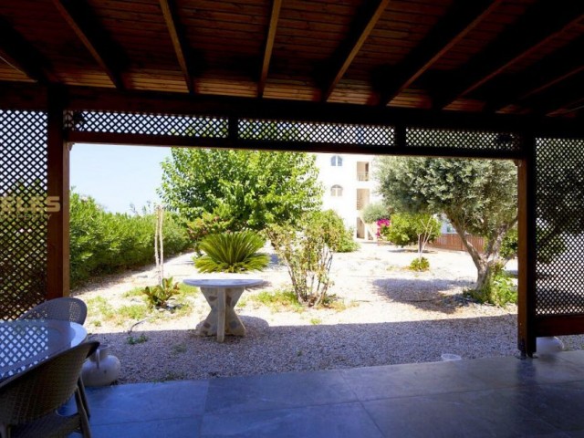 Kuzey Kıbrıs Emlak: Aphrodite Beach Resort’te denize sıfır, bahçeli 3+1 daire SA-3-0310 - Fotoğraf 2