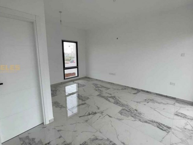 Kuzey Kıbrıs Gayrimenkulü — Yeni Boğaziçi’nde Denize Yakın 4+4 Villa SV-4-0083 - Fotoğraf 2