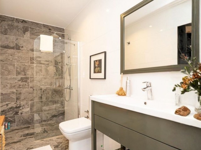 Bellapais'te Satılık 3+1 Full Eşyalı, Havuzlu ve Modern Lüks Villa - Fotoğraf 2