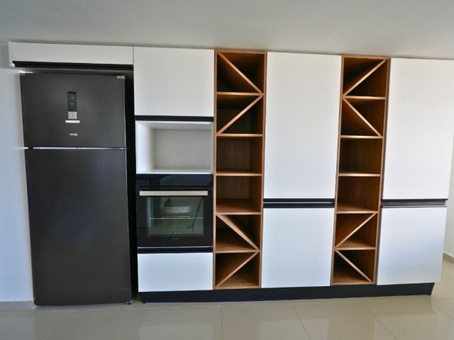 Yukarı Girne’de Full Eşyalı, Özel Havuzlu & Kapanmaz Manzaralı 3+1 Penthouse!