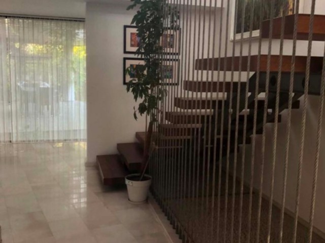 Lefkoşa Dereboyu’nda Özel Tasarım 4+1 Lüks Villa - Fotoğraf 4