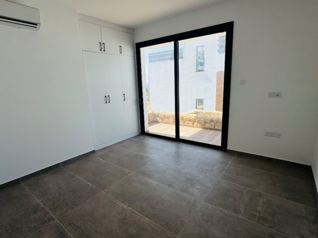 Eşsiz Deniz ve Dağ Manzaralı Modern Villa – Esentepe, Kuzey Kıbrıs 🌿 Island Life Cyprus, modern mimariyi, nefes kesici manzaraları ve büyüleyici Akdeniz yaşamını mükemmel şekilde birleştiren, yeni tamamlanmış 3 yatak odalı, 3 banyolu müstakil villayı sizlere sunmaktan mutluluk duyar. - Fotoğraf 3