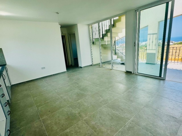 Bahçeli’de Muhteşem 360° Deniz ve Dağ Manzaralı, Yenilenmiş 2+1 Penthouse - Fotoğraf 4