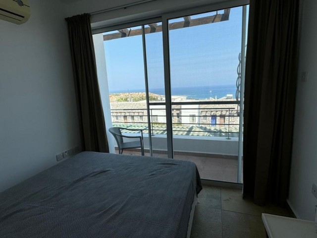 Bahçeli'de, Palm Bay View'da aranan sahil geliştirme bölgesinde 2 adet çift kişilik yatak odalı güzel bir Penthouse daireye sahip olmak için harika bir fırsat. Müstakil tapulu ve doğrudan taşınmaya hazır, sitede 2 harika restoran, büyük ortak havuz, spor salonu, plaja inen merdivenler - Fotoğraf 2