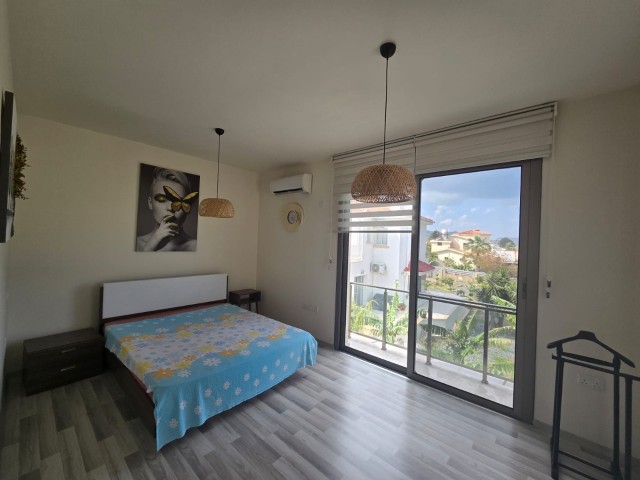 Girne Lapta'da Denize Yakın, Doğa ve Dağ Manzaralı Yarı Eşyalı 3+1 Ortak Yüzme Havuzlu Satılık Villa - Fotoğraf 4