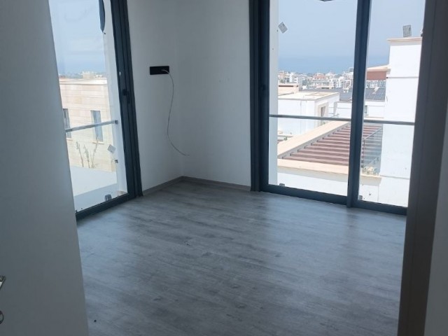 Yukarı Girne 4 yatak odalı taşınmaya hazır villa - Fotoğraf 2