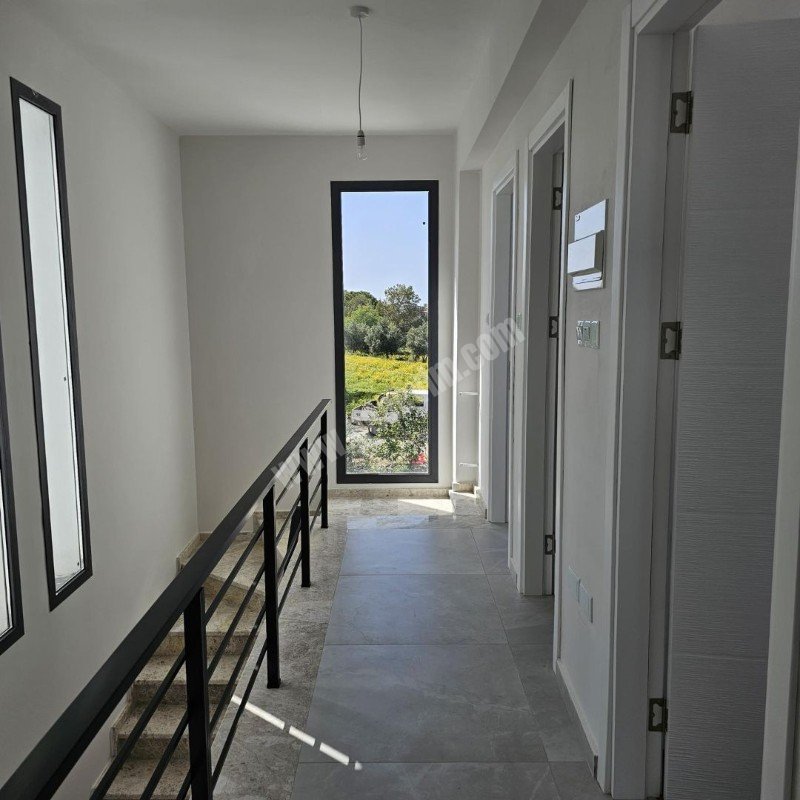 Girne Alsancak Bölgesinde Merit Royal Hotel Üst Taraafı 3 Yatak Odalı Havuzlu Son Villa Satılık