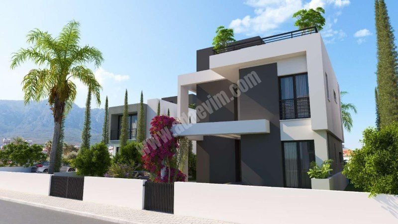 Girne Bölgesi Karaoğlanoğlu Merit Hotele Çok Yakın 4+1 Havuzlu Geniş Bahçeli Villalar Satılık