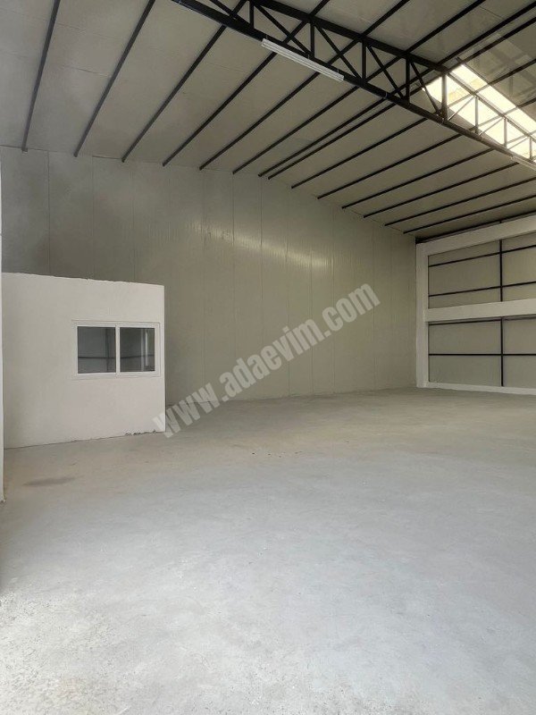 200m² Warehouse for Sale in Lefkoşa Region – Prime Location Near Ercan Airport – 6m Ceiling Height