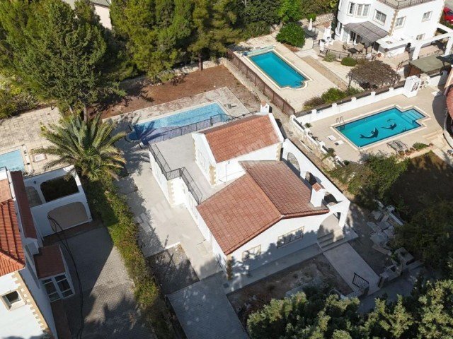 Karşıyaka'da 3+1 Tam Müstakil Villa