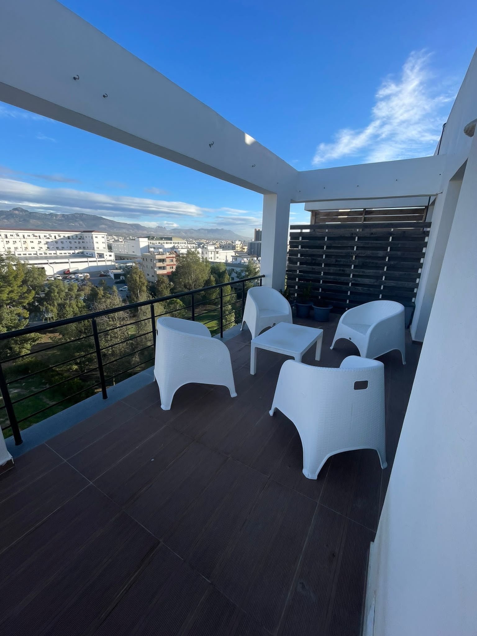 LEFKOŞA Küçükkaymaklı'da Satılık 2+1 FULL Esyalı Penthouse 