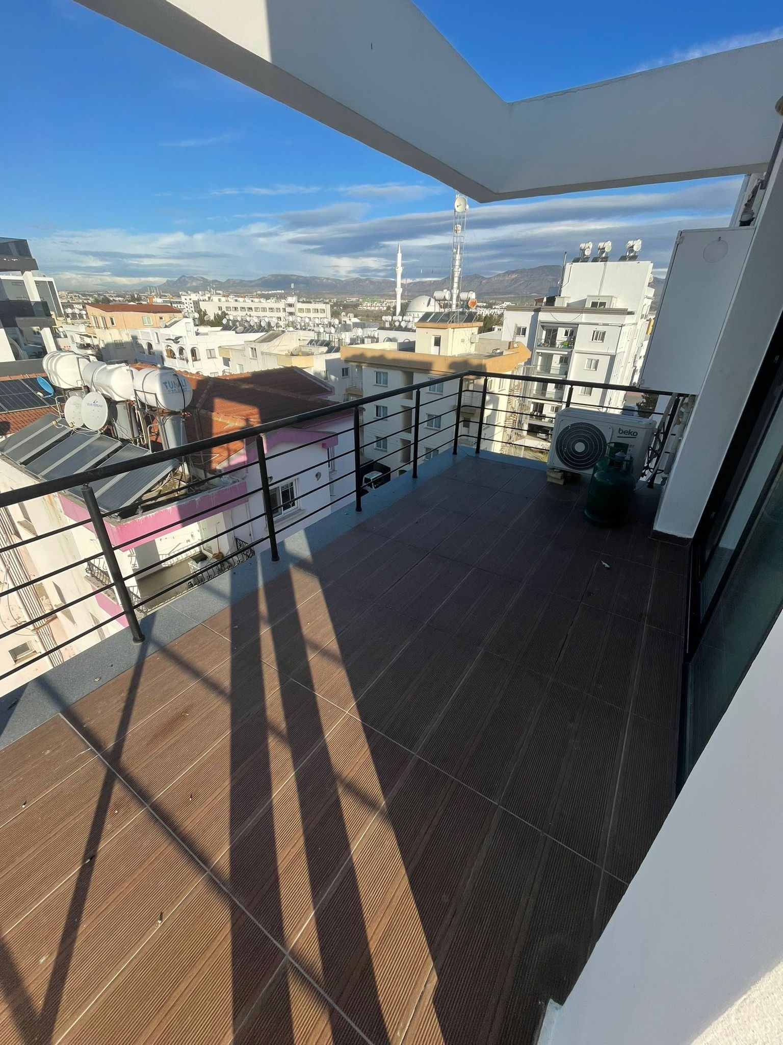 LEFKOŞA Küçükkaymaklı'da Satılık 2+1 FULL Esyalı Penthouse