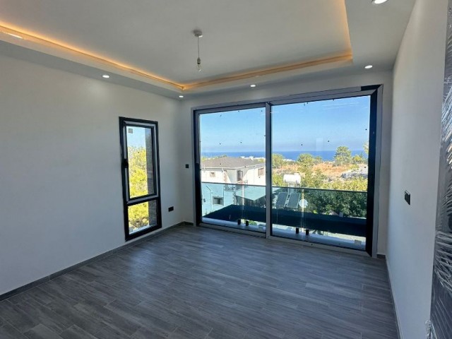 Çatalköy'de satılık özel havuzlu 5+2 villa