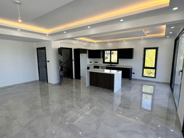 Çatalköy'de satılık özel havuzlu 5+2 villa