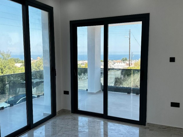 Muhteşem dağ ve deniz manzaralı villa