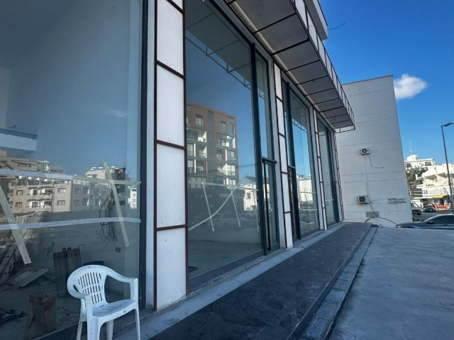 Girne merkezde kiralık lüks dükkan .Ana yol üstü