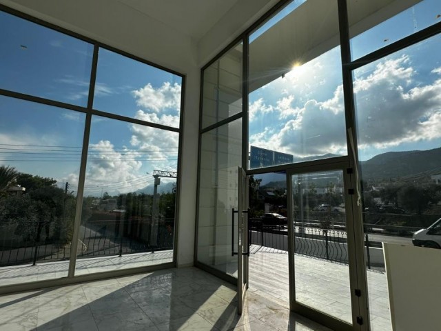 Girne merkezde kiralık lüks dükkan