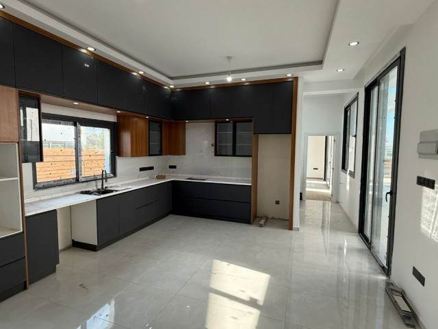 Denize yakın satılık modern dizayn villa!Takasa açık!