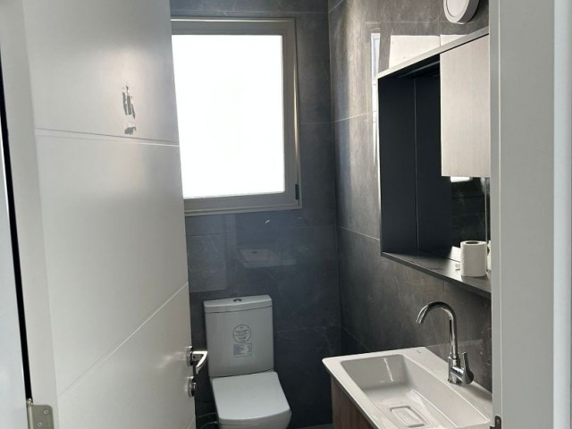 Girne merkezde ticari izinli kiralık geniş iş yeri