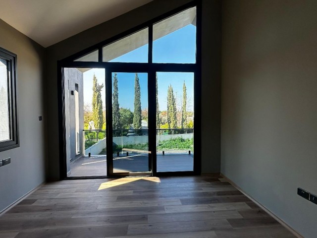 Lapta'da denize yakın satılık lüks villa