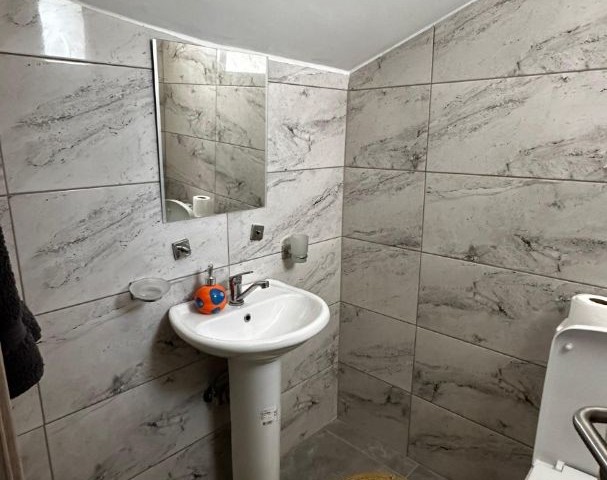 Deniz ve dağ manzaralı taşınmaya hazır kiralık villa 