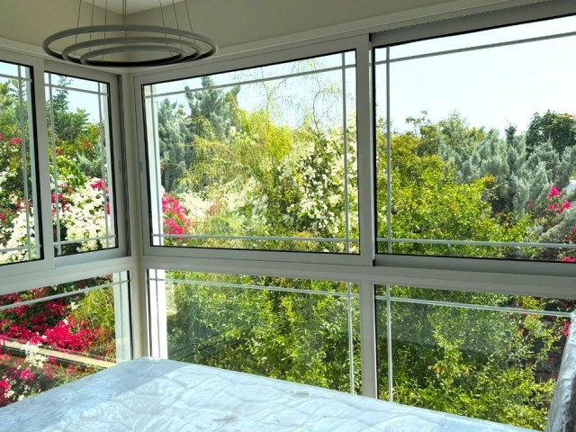 Zeytinlik bölgesinde satılık özel havuzlu Türk tapulu villa