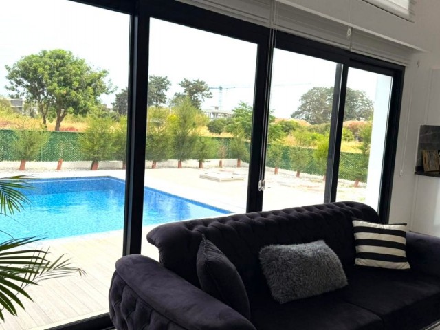 Girne Karşıyaka Satılık 3+1 Özel Havuzlu Villa