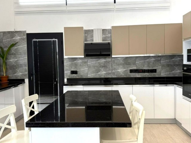 Girne Karşıyaka Satılık 3+1 Özel Havuzlu Villa