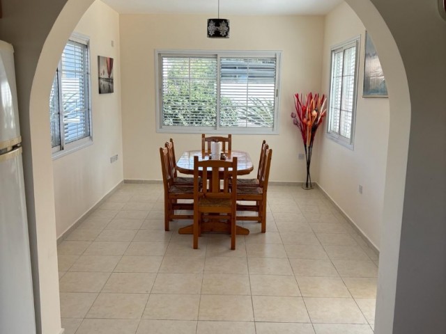 Girne Çatalköy’de günlük kiralık 4 + 1 villa