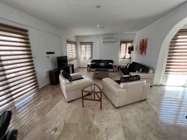 Girne Alagadide günlük kiralık 4+1 villa