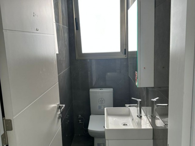 Girne merkezde ticari izinli kiralık geniş iş yeri