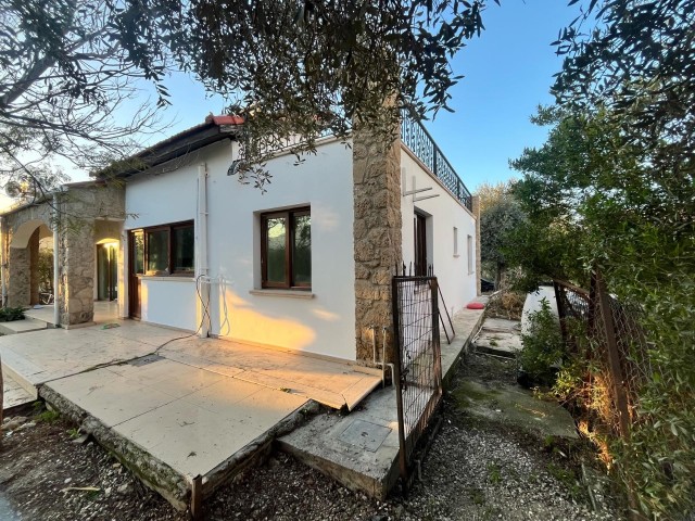 Girne Ozanköyde Kiralık 3 + 1 villa