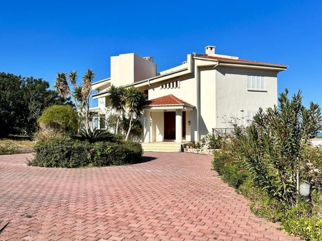 Girne Doganköyde satılık 5 + 1 villa