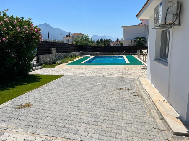 Girne Çatalköy’de Günlük Kiralık 3 + 1 Villa