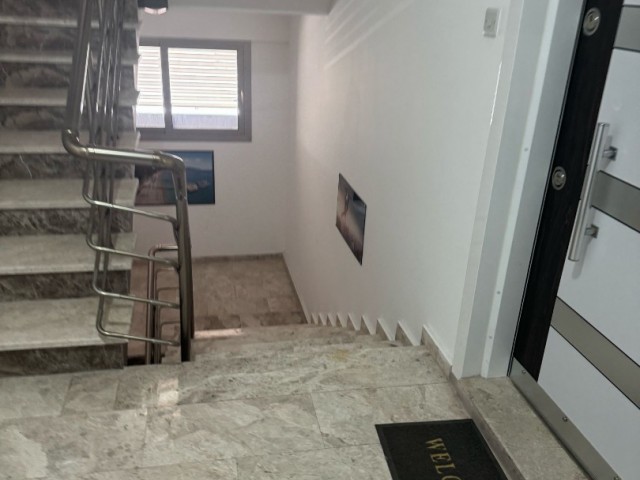 Girne merkez satılık komple bina. 18 Esyali apartman + lojman 10 oda. Yuksek kira getirisi - Fotoğraf 4