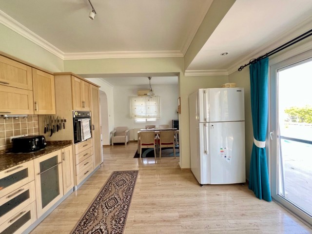 Bellapais bölgesinde kiralık özel havuzlu 3+1 villa 