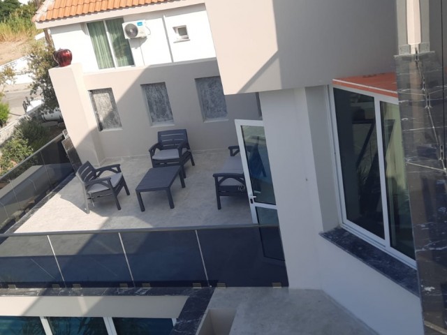 Günlük kiralık 3+1 yeni özel havuzlu villa, Alsancak, Girne