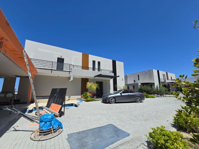 Karmi bölgesinde doğanın içinde lüks villa