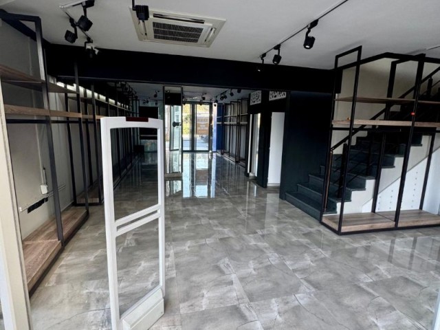 Girne Merkezde Kıyafet Mağazası İçin Kiralık Dükkan