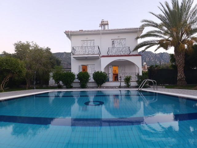 Girne Karaoğlanoğlu Özel Havuzlu Full Eşyalı Kiralık 3+1 Villa