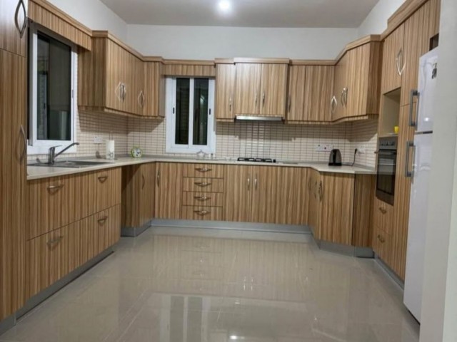 Girne Ozanköy 3+1 Havuzlu Kiralık Eşyalı Villa