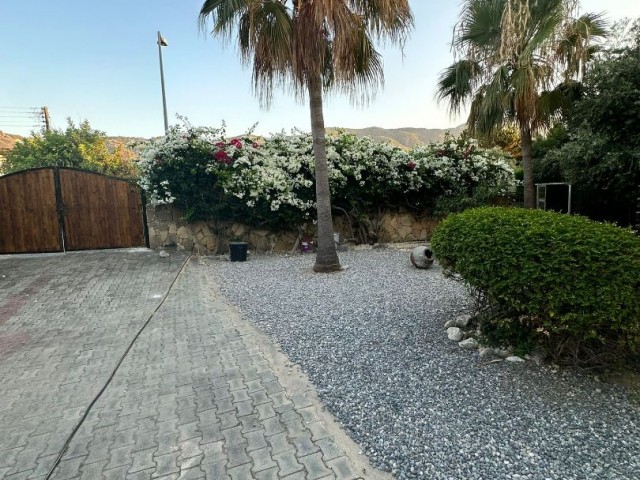 Girne Alsancak'ta Satılık 3+1 Havuzlu Villa