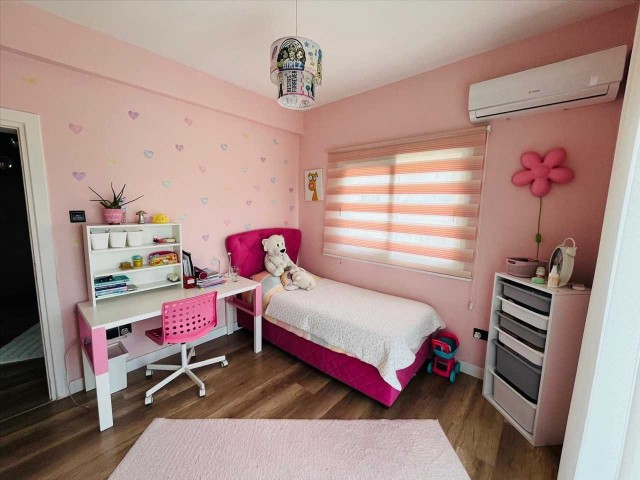 Girne Alsancak Yeşiltepe'de Satılık 4+1 Geniş Villa - Fotoğraf 2