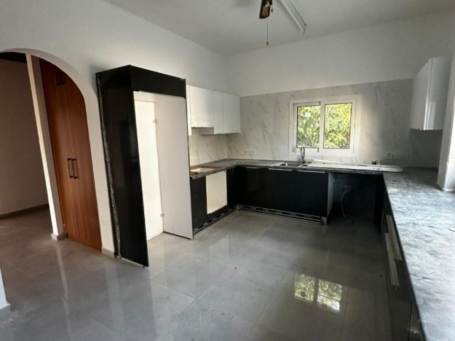 Girne Alsancak Kiralık 5+1 Villa/ Eşyalı veya Eşyasız Kiralama Seçeneği